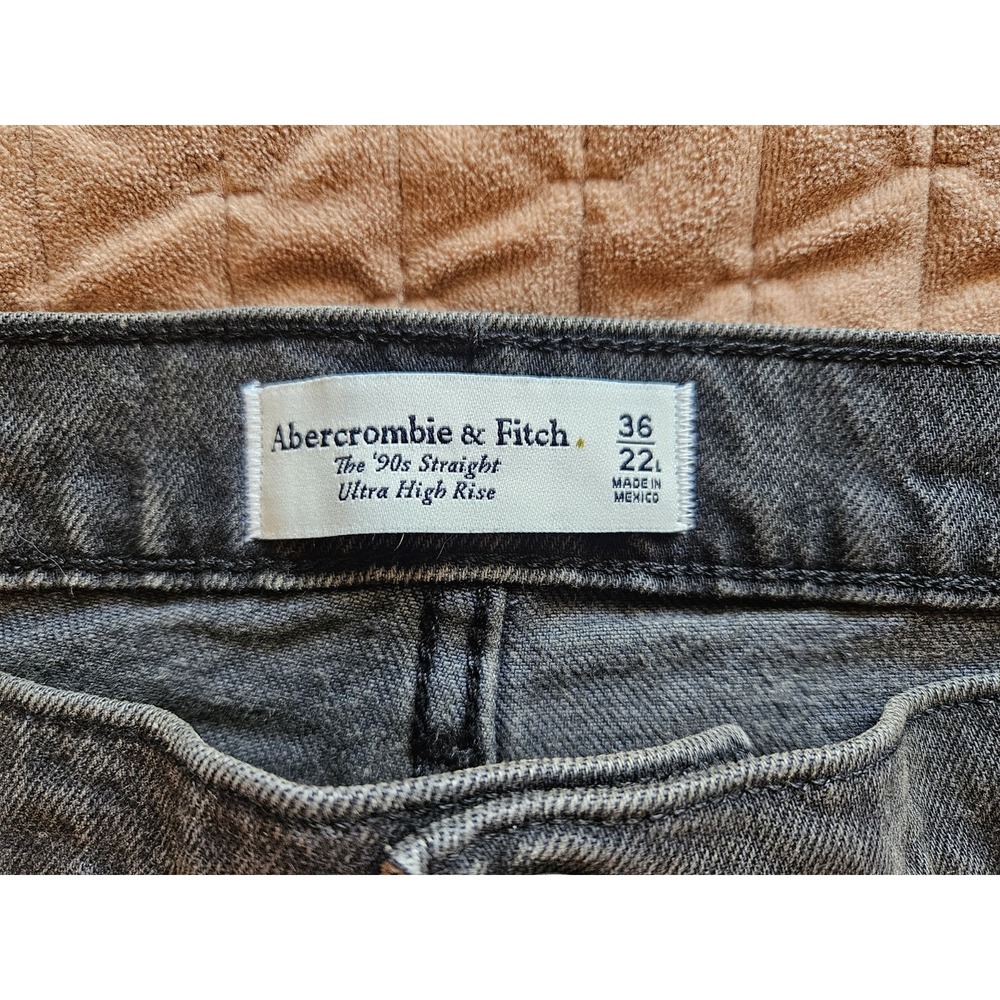NWT Abercrombie & Fitch The 90's Straight Ultra High Rise Black Jeans, 36/22L - Picture 4 of 7